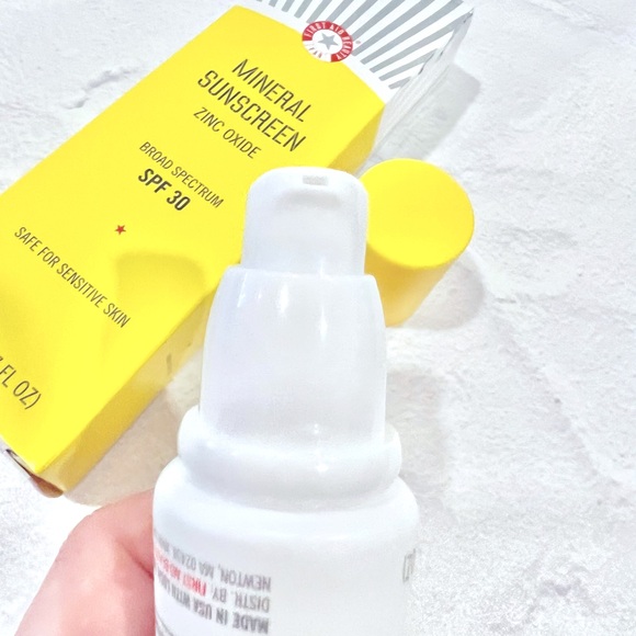 First Aid Beauty Mineral Sunscreen Zinc Oxide, Broad Spectrum, SPF 30 BNIB - Picture 3 of 14